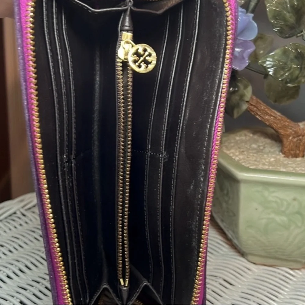 Tory Burch reposhing this